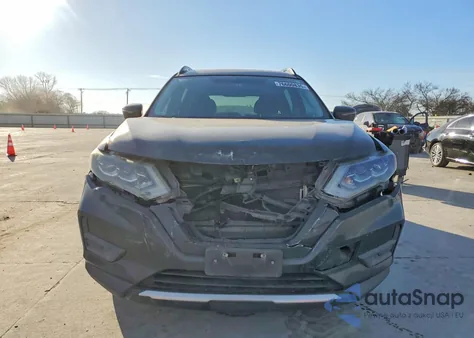 2017 Nissan Rogue S z USA, uszkodzony, nr VIN 5N1AT2MT2HC756415